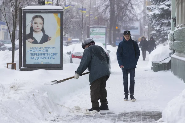 Kharkov Ukraine March 2018 Cleaning Streets City Residents Public Utilities — Stock Photo, Image