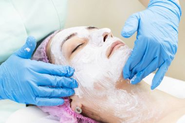 Masaj ve yüz kabukları kozmetik kullanma salon