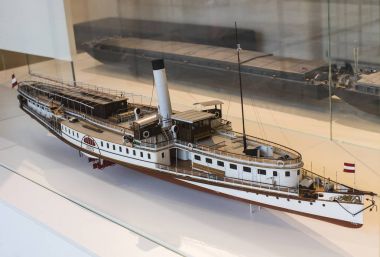 Vienna, Avusturya - 24 Ağustos 2017: Viyana sergiler teknik müzede üretim Fuar gemiler ve gemi yapımı Avusturya tarihinin sunar.