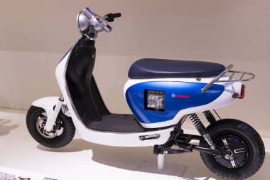 Vienna, Avusturya - 24 Ağustos 2017: Viyana sergiler teknik müzede Fuar sunduğu araçların gelişimi tarihinin ve motosiklet Bisiklet moped.