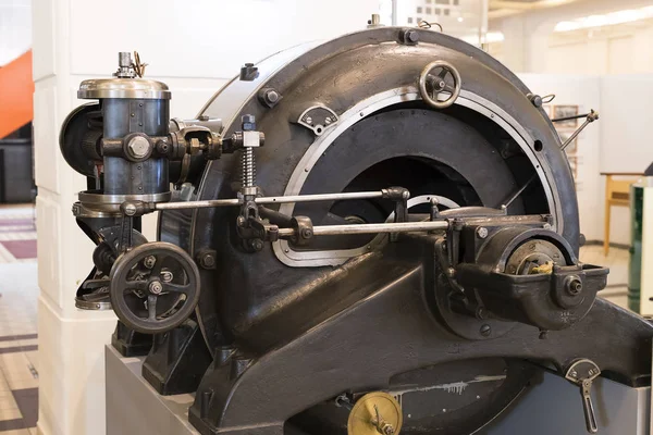 维也纳 奥地利 2017年8月24日 技术博物馆在维也纳陈列博览会的生产显示金属工作机器的发展的历史 — 图库照片