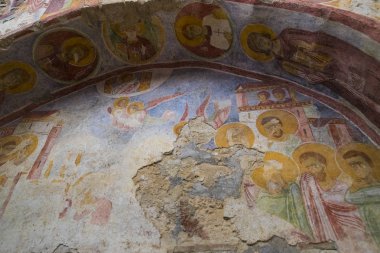 Mezar antik mimari unsurların St. Petersburg Nicholas Kilisesi yer.