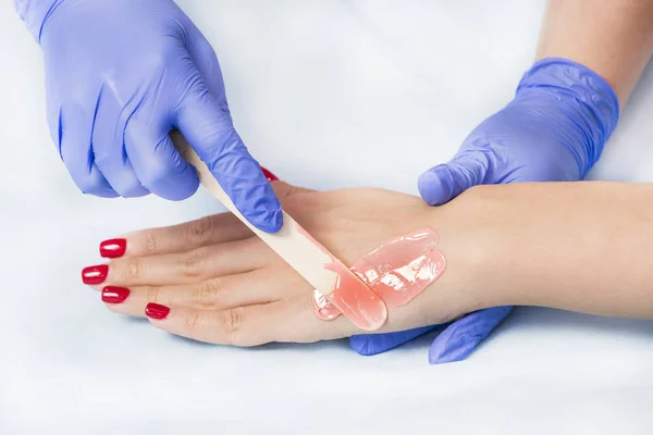 Process Classical Wax Depilation Female Limbs Beauty Salon — Stock Photo, Image