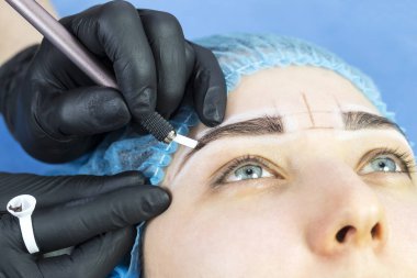 Microblading kaşlar akışında bir Güzellik Salonu