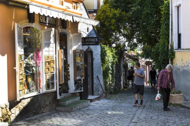 Budapeşte, Macaristan. 23 Haziran, 2017: dükkan ve restoranlar ile Szentendre turistik şehir sokaklarında. 