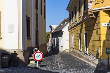 Budapeşte, Macaristan. 23 Haziran, 2017: dükkan ve restoranlar ile Szentendre turistik şehir sokaklarında. 