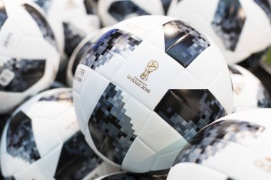 MADRID, İspanya - 25 Mart 2018: Resmi giyim mağazası ve taraftarlar için spor nitelikleri Real Madrid Futbol Kulübü .