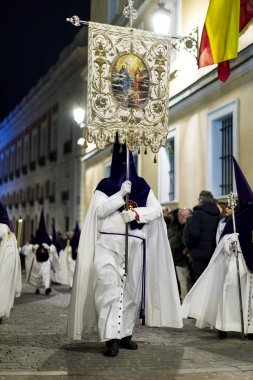 Madrid, İspanya - 28 Mart, 2018: günahkarlar Madrid sokaklarında boyunca tabii kutsal hafta içi Katolik dini ve geleneksel meslek siparişler.