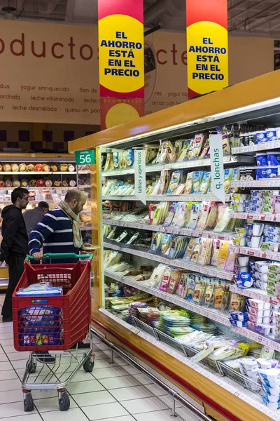 Madrid Espagne Mars 2018 Grand Supermarché Alimentaire Auchan Avec Clients — Photo