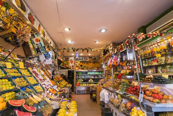 西班牙马德里 2018年3月 马德里城市街道上的水果蔬菜店 — 图库照片