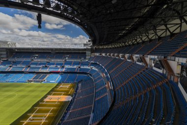 MADRID, İspanya - 25 Mart 2018: Real Madrid Futbol Kulübü Kraliyet Stadyumu Tribünleri .