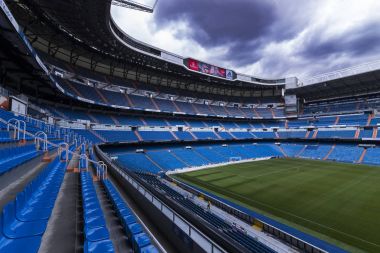 MADRID, İspanya - 25 Mart 2018: Real Madrid Futbol Kulübü Kraliyet Stadyumu Tribünleri .