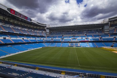MADRID, İspanya - 25 Mart 2018: Real Madrid Futbol Kulübü Kraliyet Stadyumu Tribünleri .