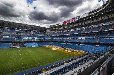 MADRID, İspanya - 25 Mart 2018: Real Madrid Futbol Kulübü Kraliyet Stadyumu Tribünleri .