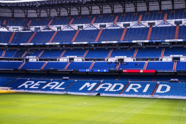 MADRID, İspanya - 25 Mart 2018: Real Madrid Futbol Kulübü Kraliyet Stadyumu Tribünleri .