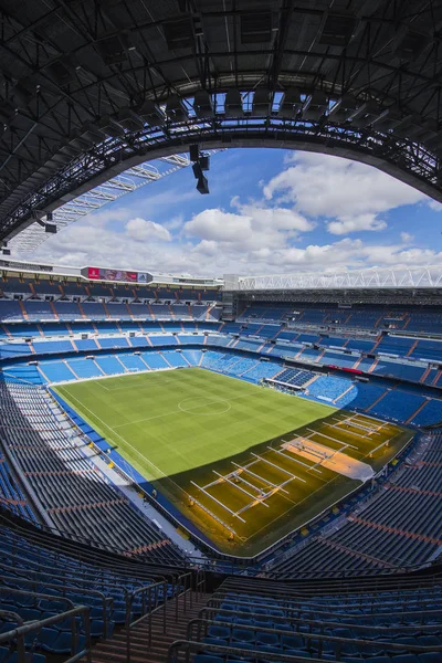 MADRID, İspanya - 25 Mart 2018: Real Madrid Futbol Kulübü Kraliyet Stadyumu Tribünleri .