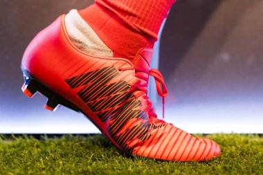 Barcelona, İspanya - 12 Ocak 2018: Hediyelik eşya ve gereçlerinin takım hayranları ve stadyum ziyaretçiler için resmi mağaza Fc Barcelona, giyim ve ayakkabı ekibi. 