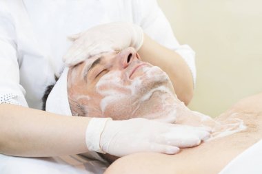 adam maske kozmetik prosedür spa salonda .