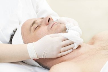 adam maske kozmetik prosedür spa salonda .