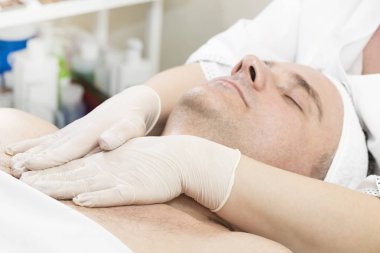 adam maske kozmetik prosedür spa salonda .
