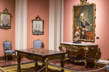 Madrid, İspanya - 28 Mart, 2018: Denizcilik Müzesi Madrid tarihinin İspanyol Donanması gemi modelleri tarihi eser 