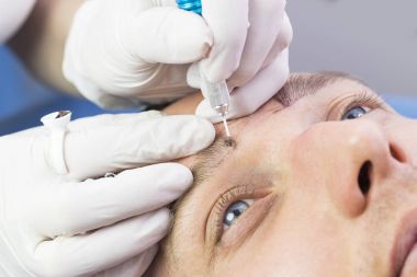 Microblading kaşlar akışında bir Güzellik Salonu