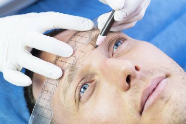 Microblading kaşlar akışında bir Güzellik Salonu