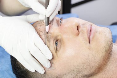 Microblading kaşlar akışında bir Güzellik Salonu