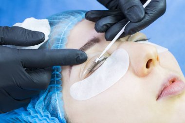 Kadın kirpik uzatma, kirpik Laminasyon için yordam. 