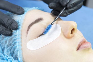 Kadın kirpik uzatma, kirpik Laminasyon için yordam. 