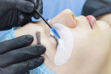 Kadın kirpik uzatma, kirpik Laminasyon için yordam. 