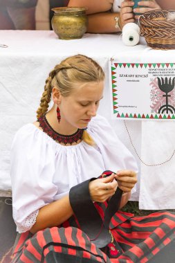 Budapeşte, Macaristan - 20 Ağustos 2017: Geleneksel halk Saint Istvn ve halk ustaları ile Macaristan ekmek ilk adil. Budapeşte. Macaristan 