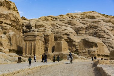 Jordan, antik Petra - Petra antik kent turistler ve yerliler ile 10 Ocak 2017:Tourist kompleksi