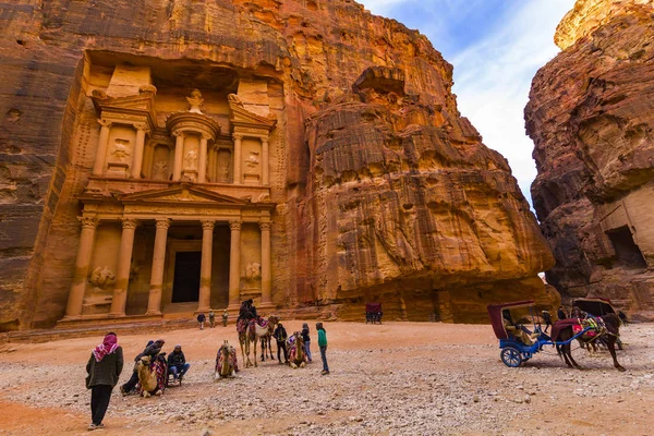 古代佩特拉 2017 Tourist 复合体的佩特拉古城游客和当地人 — 图库照片