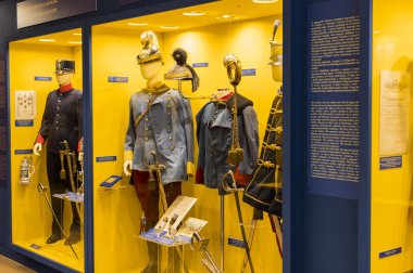 Budapeşte, Macaristan - 22 Ağustos 2017: tarihsel sergiler ve savaş konulu kompozisyonlar Macar ordusunun askeri Tarih Müzesi. 