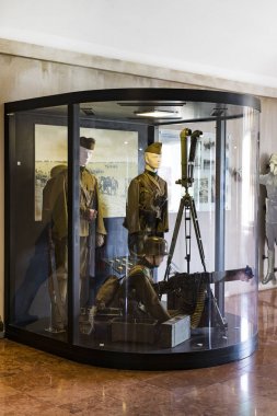 Budapeşte, Macaristan - 22 Ağustos 2017: tarihsel sergiler ve savaş konulu kompozisyonlar Macar ordusunun askeri Tarih Müzesi. 