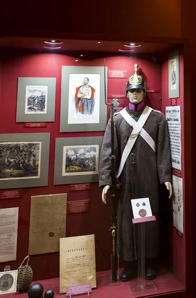 Budapeşte, Macaristan - 22 Ağustos 2017: tarihsel sergiler ve savaş konulu kompozisyonlar Macar ordusunun askeri Tarih Müzesi. 