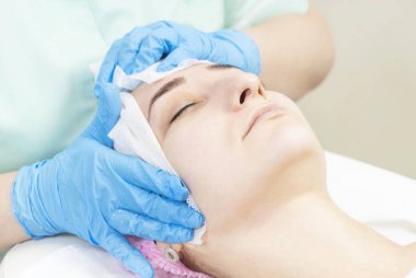 Masaj ve yüz kabukları kozmetik kullanma salon 