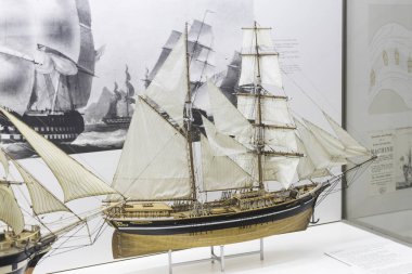 MUNICH, GERMANY - 26 Kasım 2018: Alman Bilim ve Teknoloji Başarı Müzesi, enerji buhar makineleri, rüzgar değirmenleri ve elektrik jeneratörlerinin üretimine yönelik eski mekanizmaların maruziyetini temsil etmektedir.. 