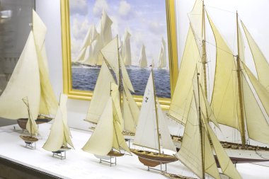 MUNICH, GERMANY - 26 Kasım 2018: Alman Bilim ve Teknoloji Başarı Müzesi, enerji buhar makineleri, rüzgar değirmenleri ve elektrik jeneratörlerinin üretimine yönelik eski mekanizmaların maruziyetini temsil etmektedir.. 