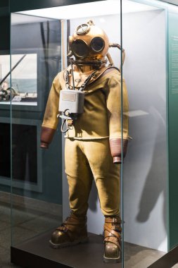 MUNICH, GERMANY - 26 Kasım 2018: Alman Bilim ve Teknoloji Başarı Müzesi, enerji buhar makineleri, rüzgar değirmenleri ve elektrik jeneratörlerinin üretimine yönelik eski mekanizmaların maruziyetini temsil etmektedir.. 