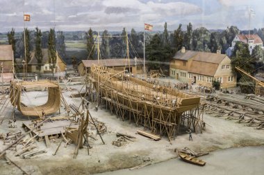 MUNICH, GERMANY - 26 Kasım 2018: Alman Bilim ve Teknoloji Başarı Müzesi, enerji buhar makineleri, rüzgar değirmenleri ve elektrik jeneratörlerinin üretimine yönelik eski mekanizmaların maruziyetini temsil etmektedir.. 