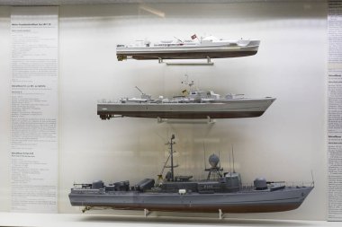 MUNICH, GERMANY - 26 Kasım 2018: Alman Bilim ve Teknoloji Başarı Müzesi, enerji buhar makineleri, rüzgar değirmenleri ve elektrik jeneratörlerinin üretimine yönelik eski mekanizmaların maruziyetini temsil etmektedir.. 