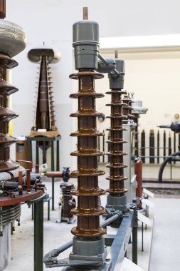 MUNICH, GERMANY - 26 Kasım 2018: Alman Bilim ve Teknoloji Başarı Müzesi, enerji buhar makineleri, rüzgar değirmenleri ve elektrik jeneratörlerinin üretimine yönelik eski mekanizmaların maruziyetini temsil etmektedir.. 