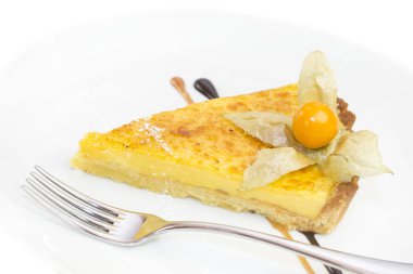 Lokantadaki yemek tabağından alınan tatlılar yakın plan çekilir..