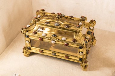 MÜZİK, Almanya - 27 Kasım 2018: Bavyera krallarının Münih 'teki Bavyera krallığının konutundaki hazineleri ve eserleri. 