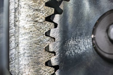 büyük çelik dişli yakın çekim fotoğraf vurdu.