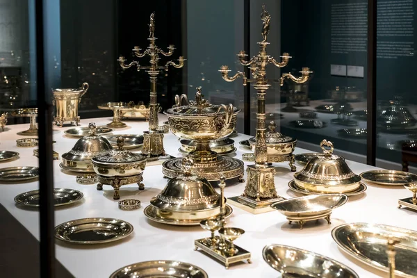 ミュンヘン ドイツ 2018年11月27日 ミュンヘン レジデンツ博物館のバイエルン王コレクションの陶器と刃物セット — ストック写真