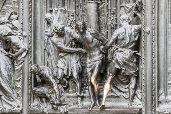 2018 Milan Italia Milanon Katedraalia Koristavat Pyhimysten Marttyyrien Veistokset Duomo — kuvapankkivalokuva