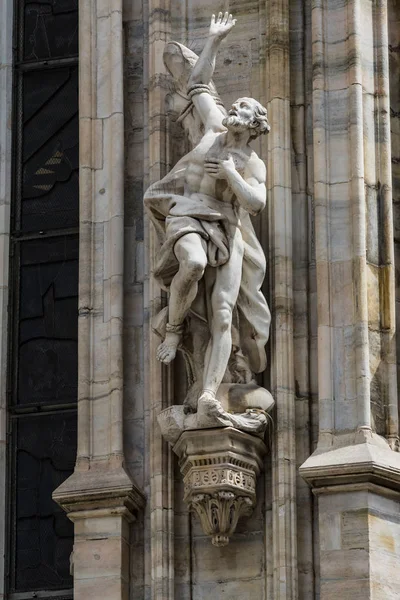 Június 2018 Milan Olaszország Szentek Mártírok Szobrai Díszítik Milánói Katedrálist — Stock Fotó